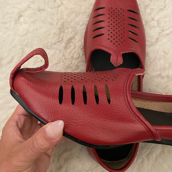 Handmade Avant Garde Camel Leather Genie Flats - Picture 1 of 6